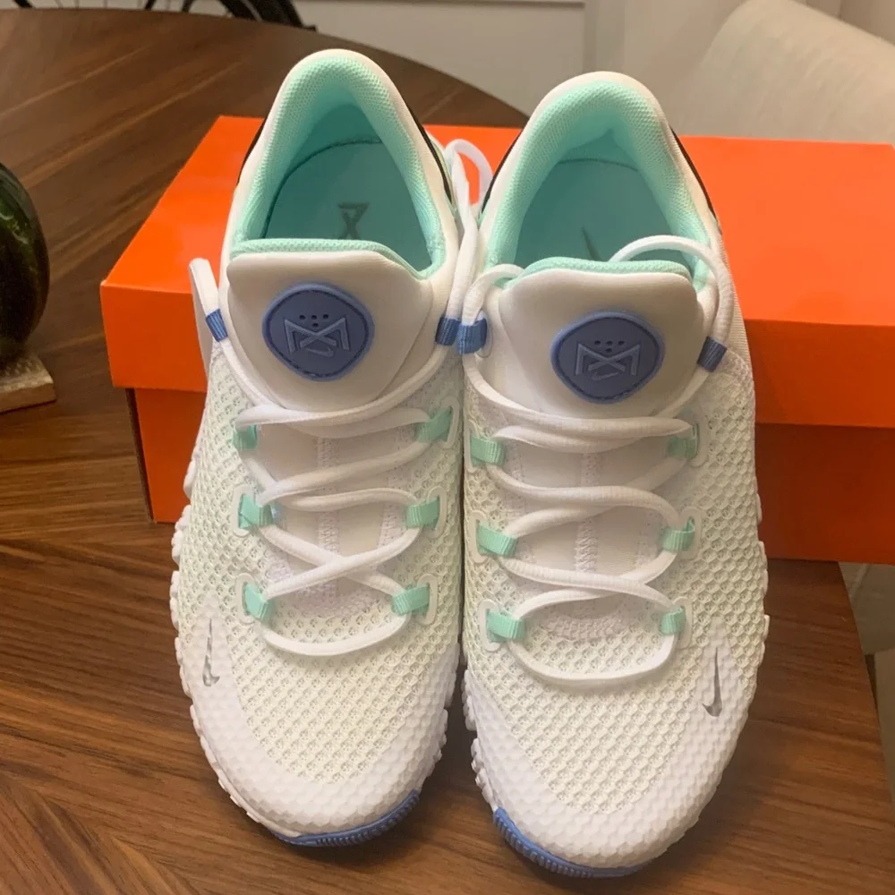 Nike womens Free Metcon 4- White and Black with Blue and aqua accents. New! - Picture 4 of 7